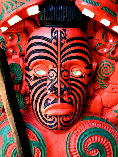 ニュージーランドの彫刻、マオリ族の戦士 — ストック写真