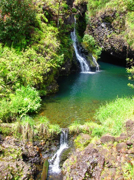 滝、マウイ島、ハワイ — ストック写真