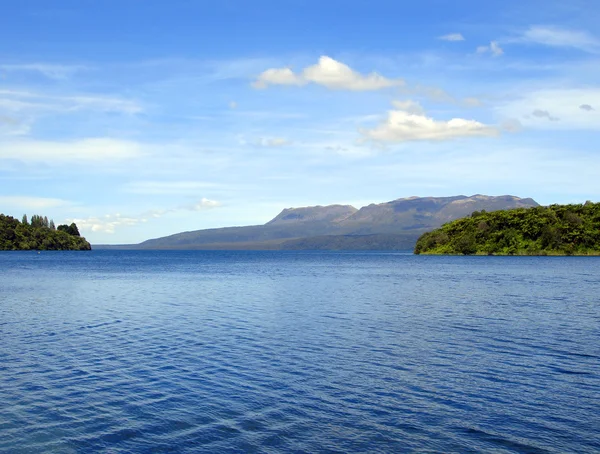 Lake tikitapu (blauwe meer), Nieuw-Zeeland — Stockfoto