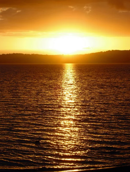 Puesta de sol sobre el lago Taupo, Nueva Zelanda — Foto de Stock