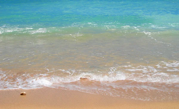 水晶水域的威基基海滩，夏威夷 — 图库照片