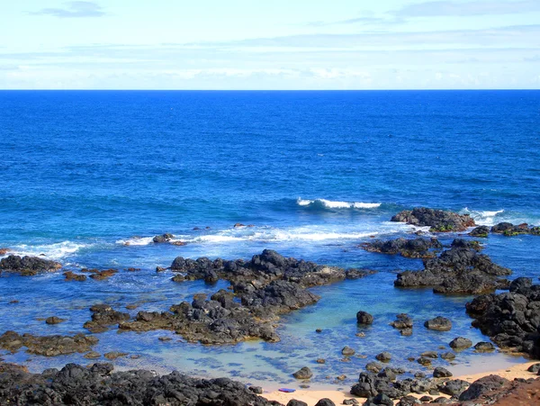 Skaliste wybrzeże, maui na Hawajach — Zdjęcie stockowe