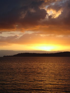 lake taupo üzerinden günbatımı