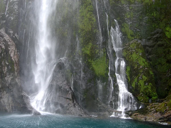斯特林瀑布，新西兰的基地 — 图库照片