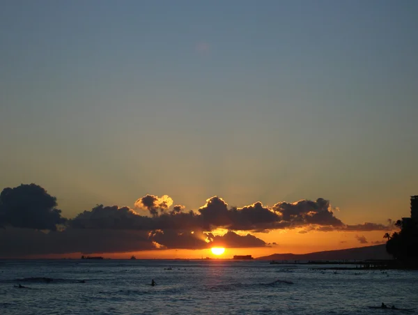 Pôr do sol de Waikiki Beach, Havaí — Fotografia de Stock