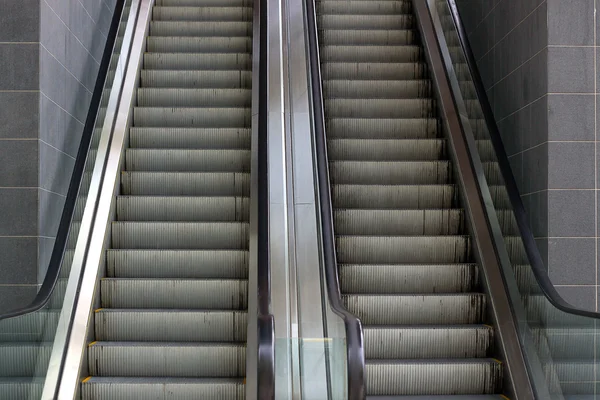 Escaliers mécaniques externes — Photo