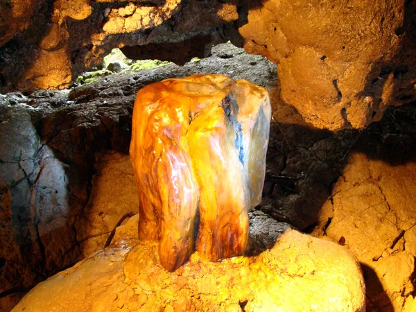 Antiche grotte del Borneo . — Foto Stock