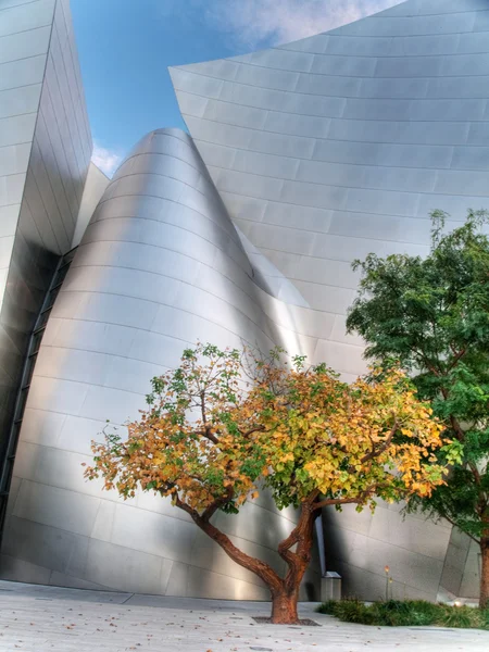 Modern building and trees — Stock Photo, Image