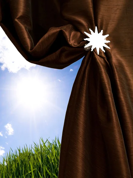 Opening to the sun — Stock Photo, Image