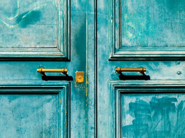 ターコイズ ブルーのドア ロイヤリティフリーのストック画像