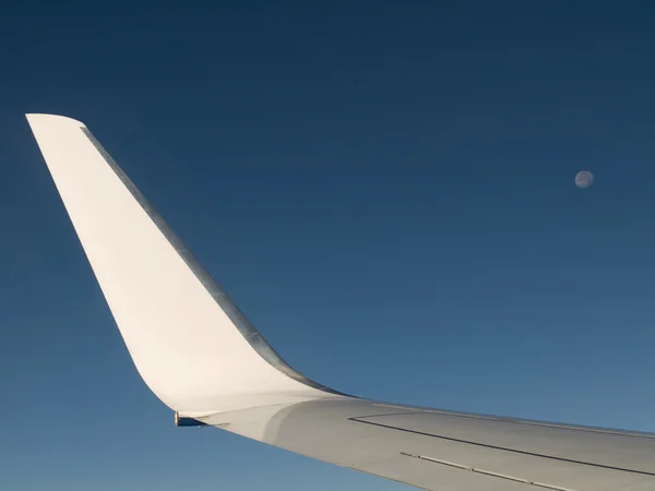 Passagiersvliegtuig vleugel — Stockfoto
