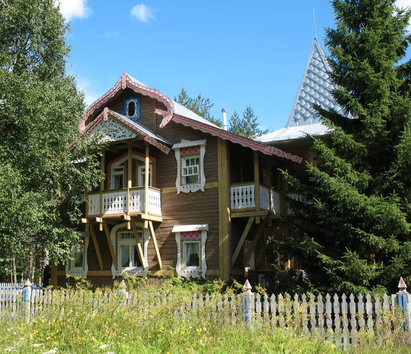 Russischer Stil. Blockhaus aus Holz — Stockfoto