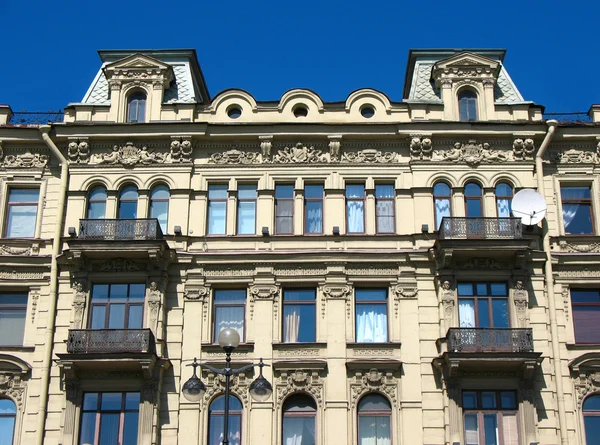 Frammento di una facciata di edificio su Nevsky — Foto Stock
