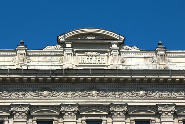 Fragmento de una fachada de edificio en Nevsky — Foto de Stock