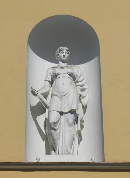 Die Statue in einer Nische. st.petersburg — Stockfoto
