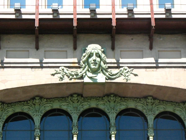 Фрагментный фасад Елисеевского магазина — стоковое фото