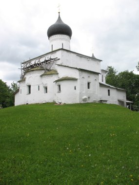 Kilise tepede. Pskov. Russi