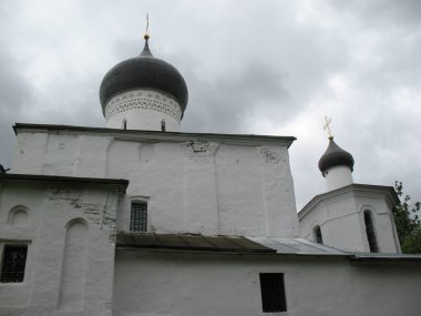 Kilise tepede. Pskov. Russi