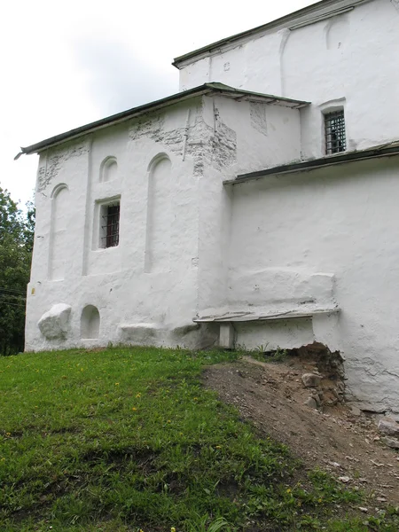 Церковь на холме. Псков. Мбаппе — стоковое фото