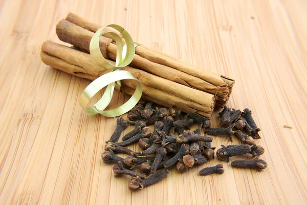 tarçın ve karanfil