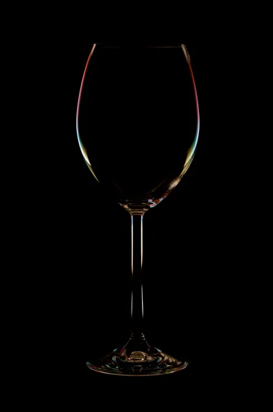 Copo de vinho vazio com silhueta colorida — Fotografia de Stock