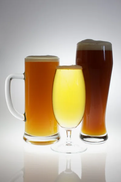 Différents verres de différentes bières — Photo