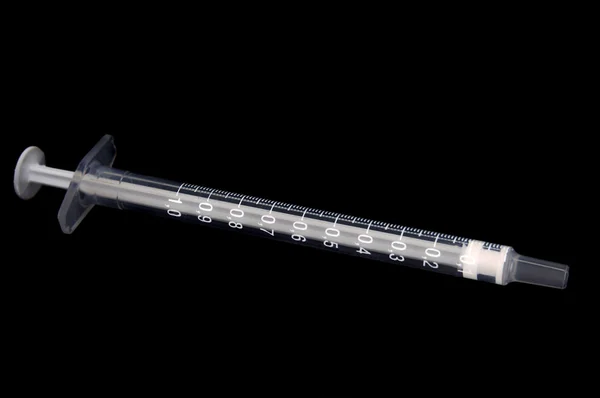 Syringe tegen witte achtergrond — Stockfoto