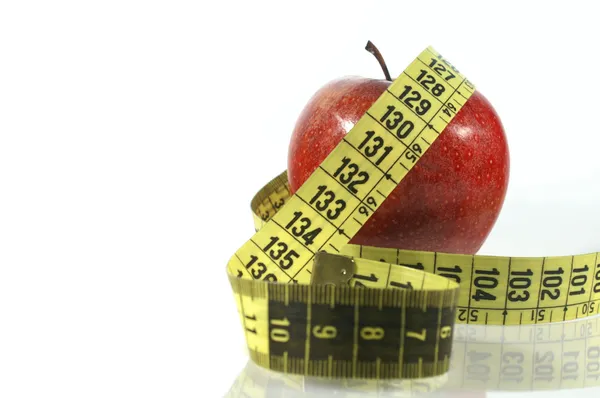 Manzana roja con cinta métrica — Foto de Stock