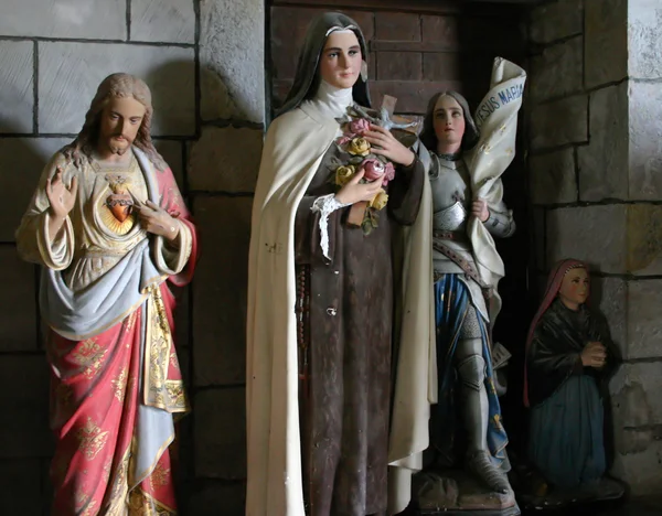 Heiligengruppe in der Pfarrkirche — Stockfoto