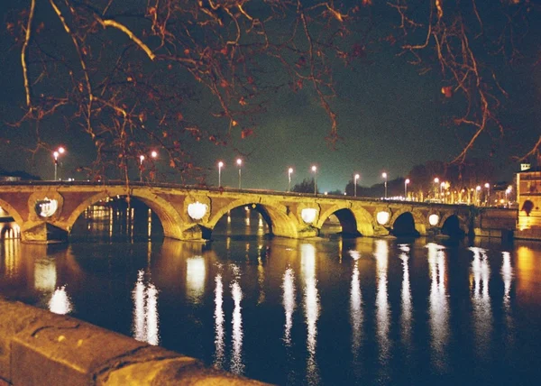 밤에 파리에서 파리 알렉산더 다리 — 스톡 사진
