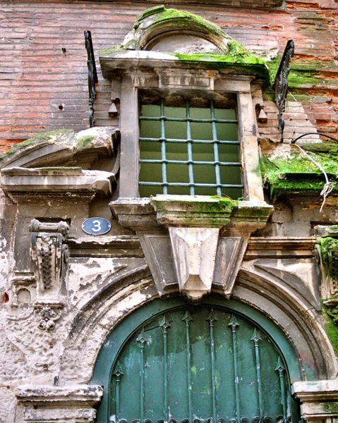 Detail of old town house in toulouse — Stock Photo, Image
