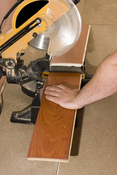 Carpenter cutting wood floor — Stock Photo, Image