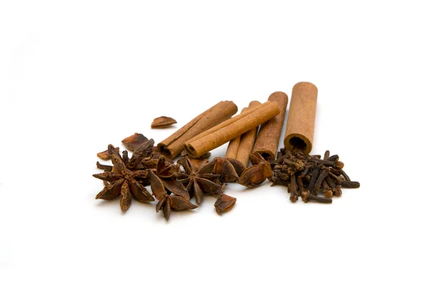 Cinnamon, star anise, and cloves — Stock Photo, Image