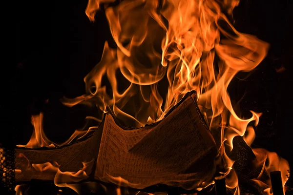 Boek brandende rode brand vlammen van de hel — Stockfoto
