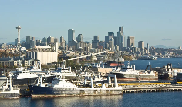 시애틀 공간 바늘 스카이 라인과 항구 — 스톡 사진