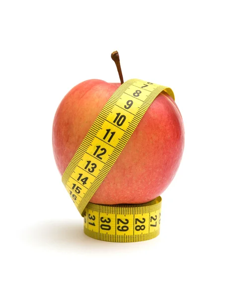 Красное яблоко и измерительная лента — стоковое фото