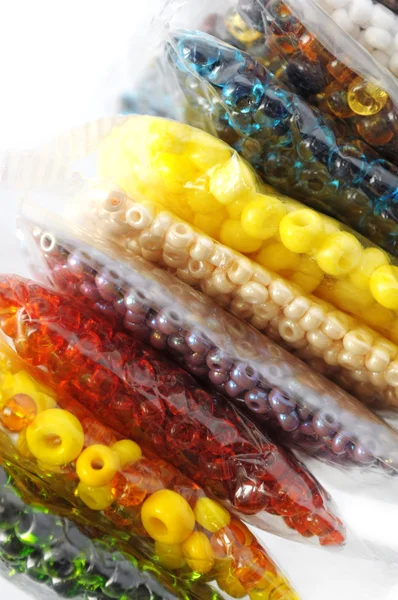 Zusammensetzung der farbigen Perlen — Stockfoto