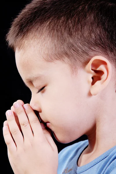 祈祷的男孩 — 图库照片