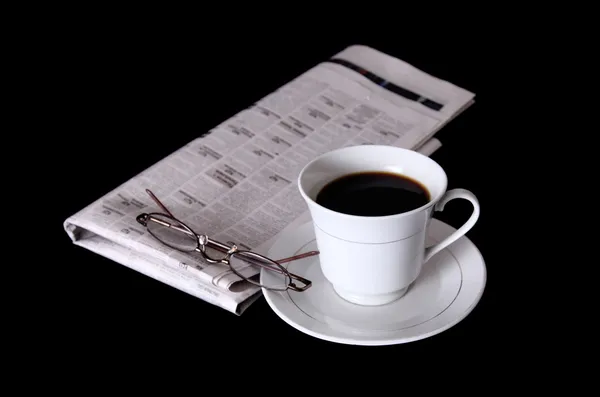 Cup en krant — Stockfoto