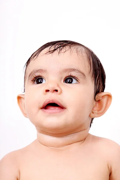 Младенец смотрит вверх — стоковое фото