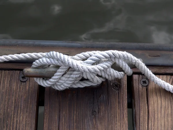 ボートに乗る人のロープ — ストック写真