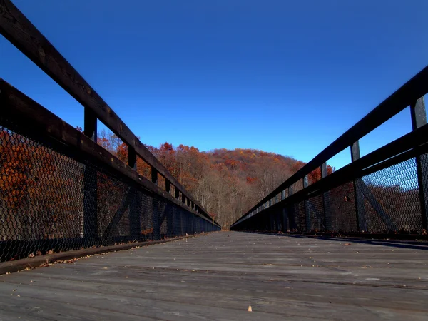 Γέφυρα το φθινόπωρο — Φωτογραφία Αρχείου