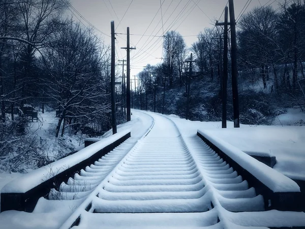 Tren rayları üzerinde kar — Stok fotoğraf