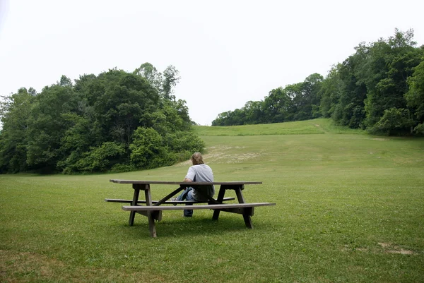 Człowiek na piknik — Zdjęcie stockowe