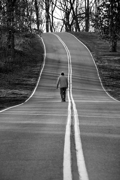 Homem Caminhando — Fotografia de Stock