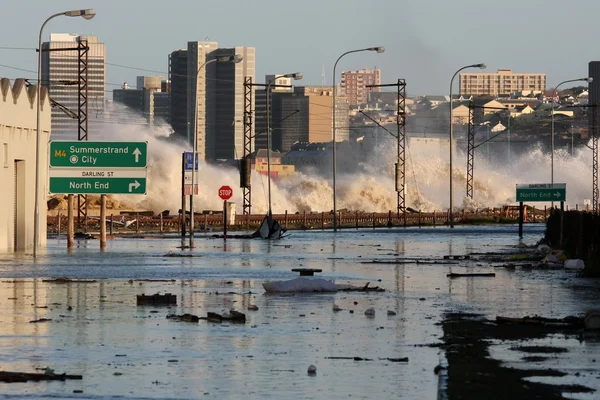 嵐の波と洪水 — ストック写真