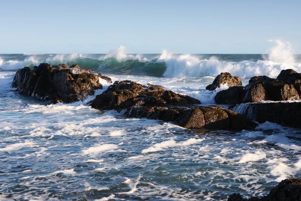 Gyönyörű tenger és sziklák — Stock Fotó