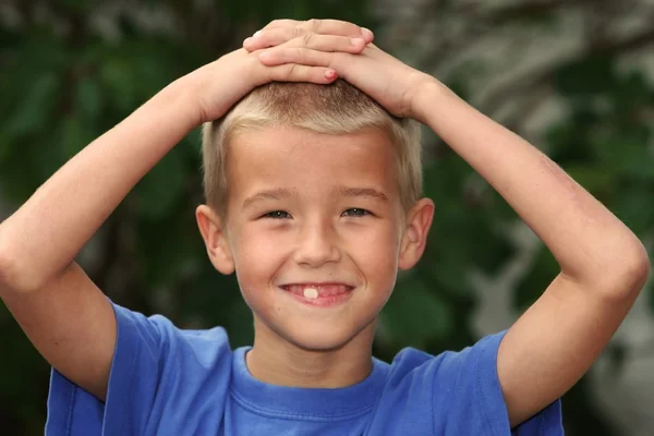 Boy with Hands on Head — Stock Photo, Image