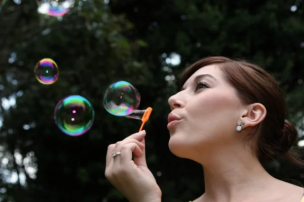 Vacker dam blåsa bubblor — Stockfoto