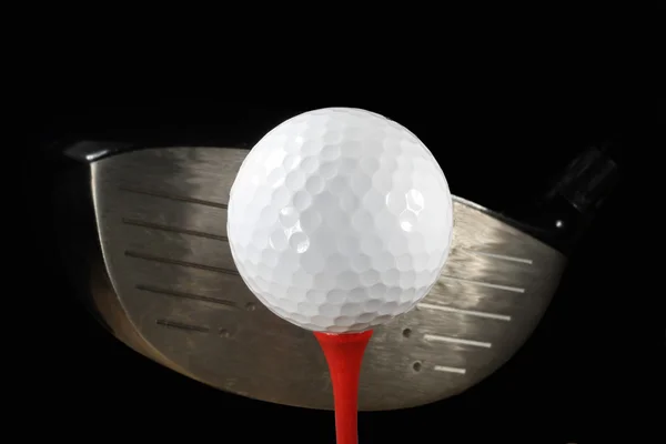 Golfball på Tee – stockfoto